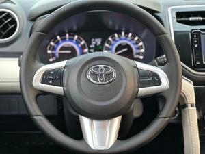 Toyota Rush , 