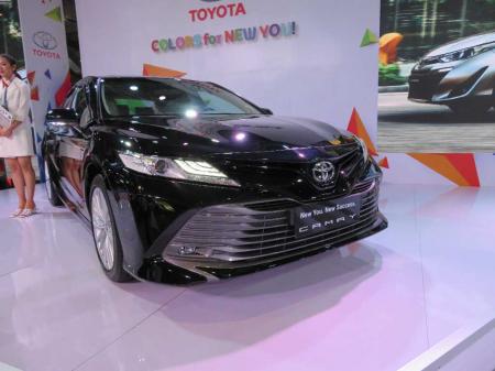 Toyota Camry. Price $49,900 - $58900. 4 cyclinders. Electronic. Electric power steering. Cruise cont