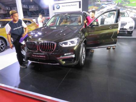 bmw x3 xDrive30i. price 2340 lacs kyats. 4 cylinders engine. 8 speed steptronic sport transmission. 